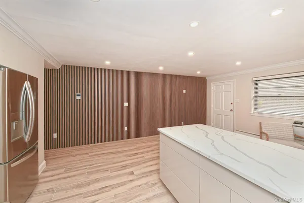 $2,950 | 80 Lincoln Avenue, Unit A6, Rockville Centre, NY 11570