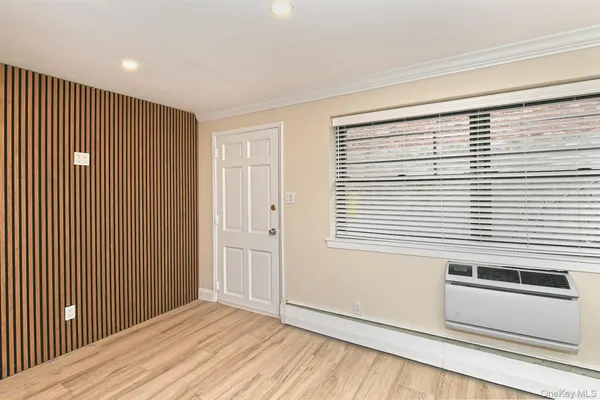 $2,950 | 80 Lincoln Avenue, Unit A6, Rockville Centre, NY 11570