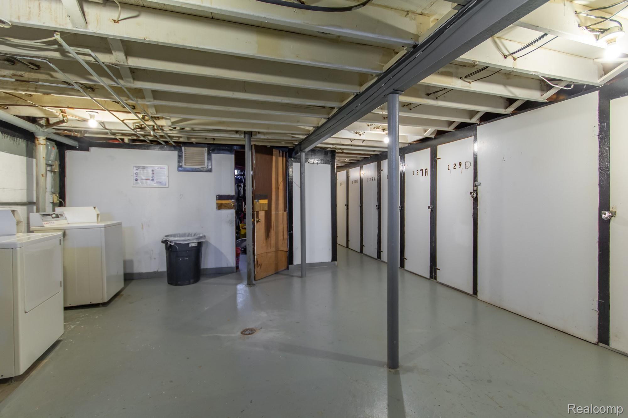 127 Rathbone Street, Unit 131 Mount Clemens, MI 48043 - Photo 15 of 28 DSC_4807.jpg