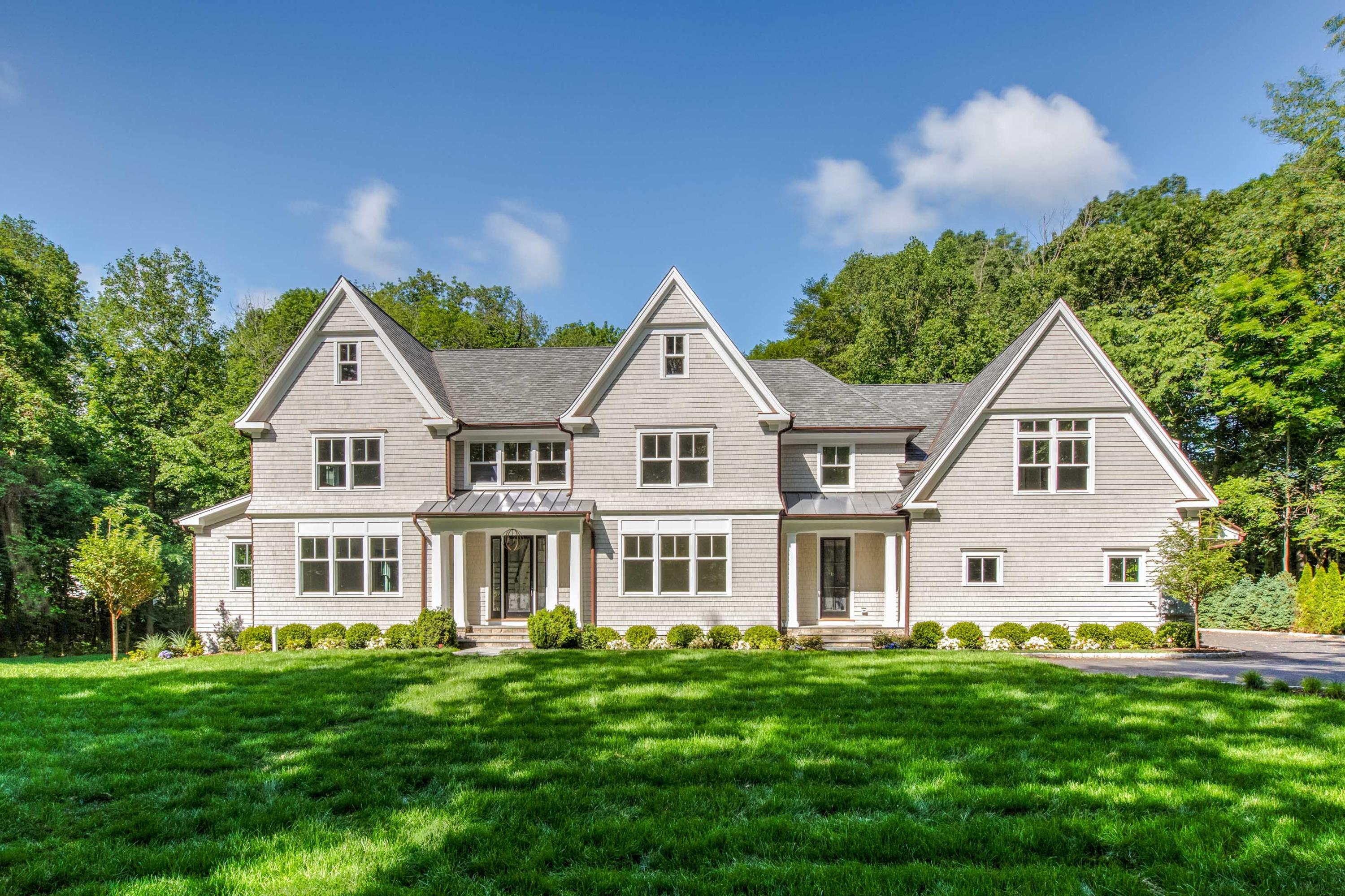 a view of house with garden