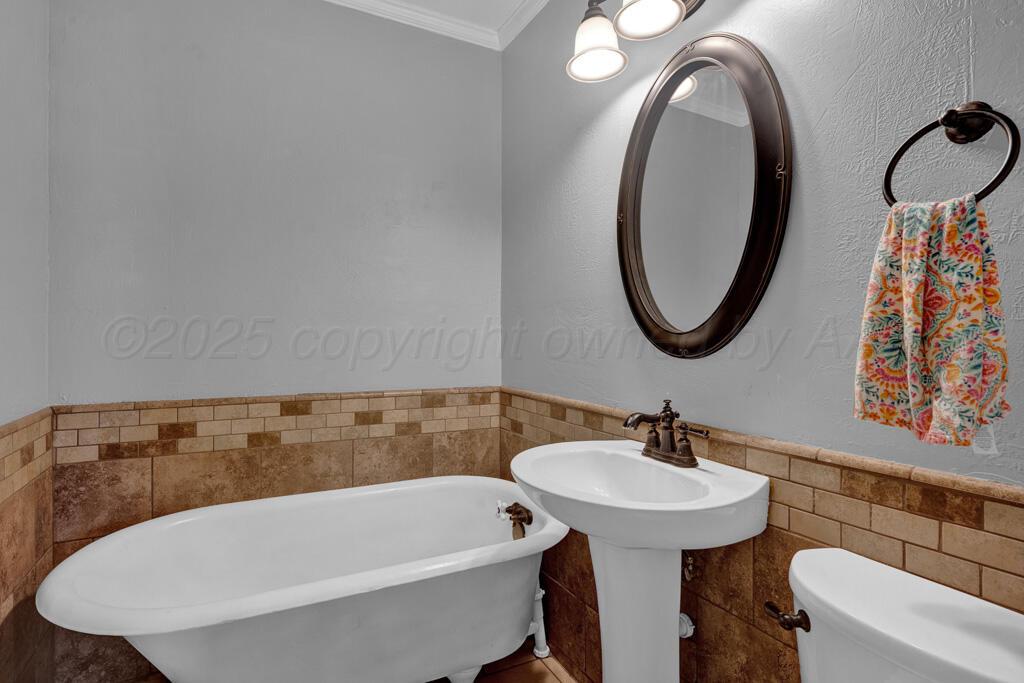 4206 South Ong Street Amarillo, TX 79110 - Photo 13 of 24 bathroom two (2)