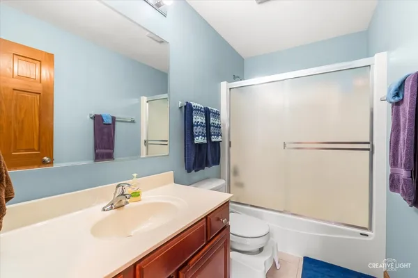 $345,000 | 407 Bluegrass Parkway, Oswego, IL 60543