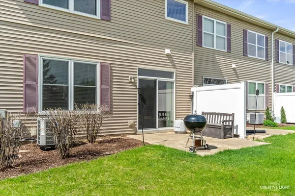 $345,000 | 407 Bluegrass Parkway, Oswego, IL 60543