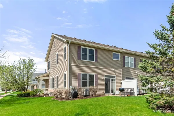 $345,000 | 407 Bluegrass Parkway, Oswego, IL 60543