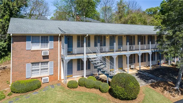 $1,120 | 247 East Cloverhurst Avenue, Unit 2, Athens, GA 30605