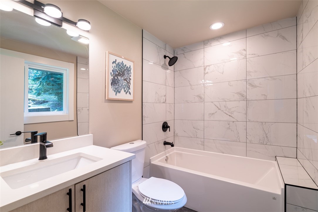7062 Meadowdale Beach Road Edmonds, WA 98026 - Photo 12 of 25 Gallery Image 12