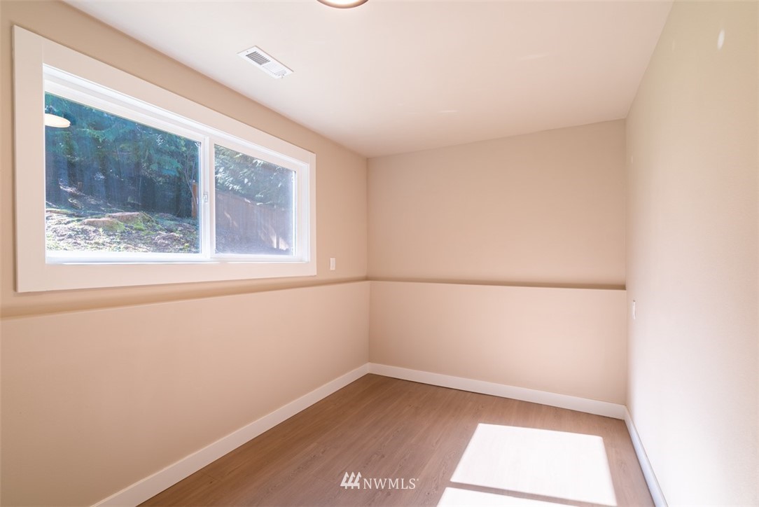 7062 Meadowdale Beach Road Edmonds, WA 98026 - Photo 16 of 25 Gallery Image 16