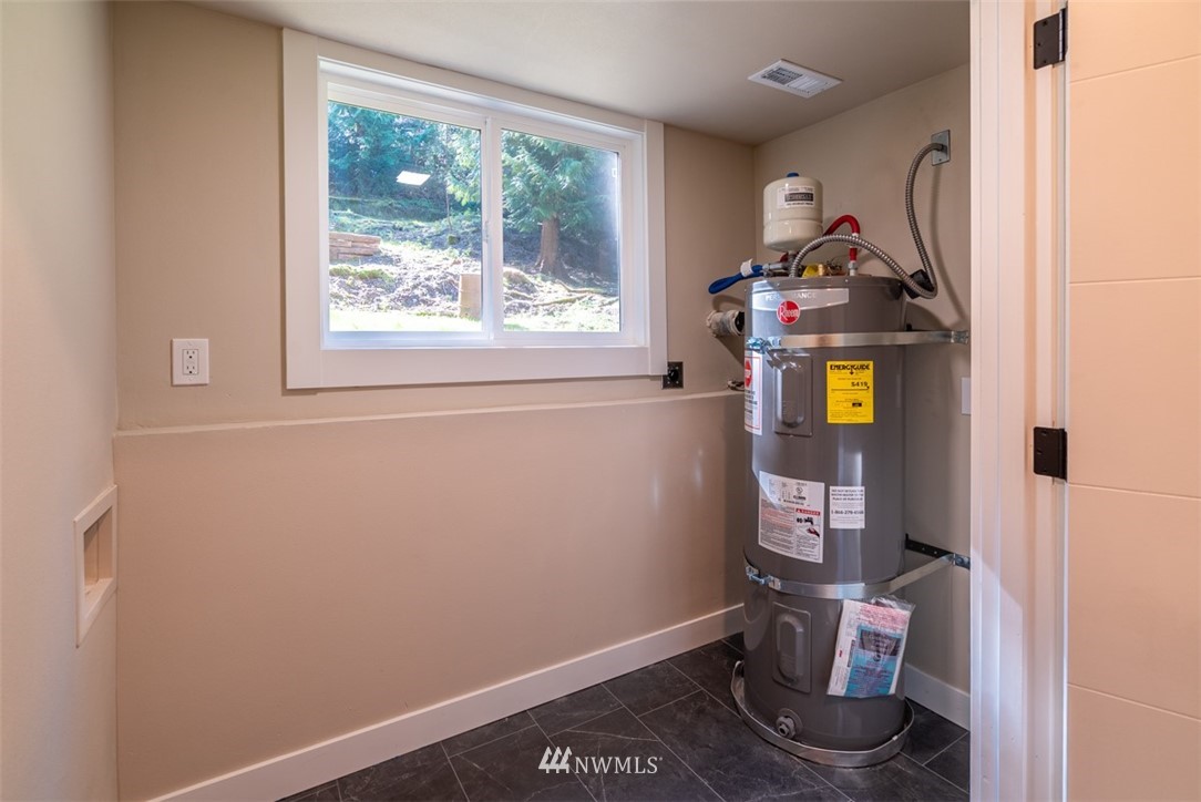 7062 Meadowdale Beach Road Edmonds, WA 98026 - Photo 17 of 25 Gallery Image 17