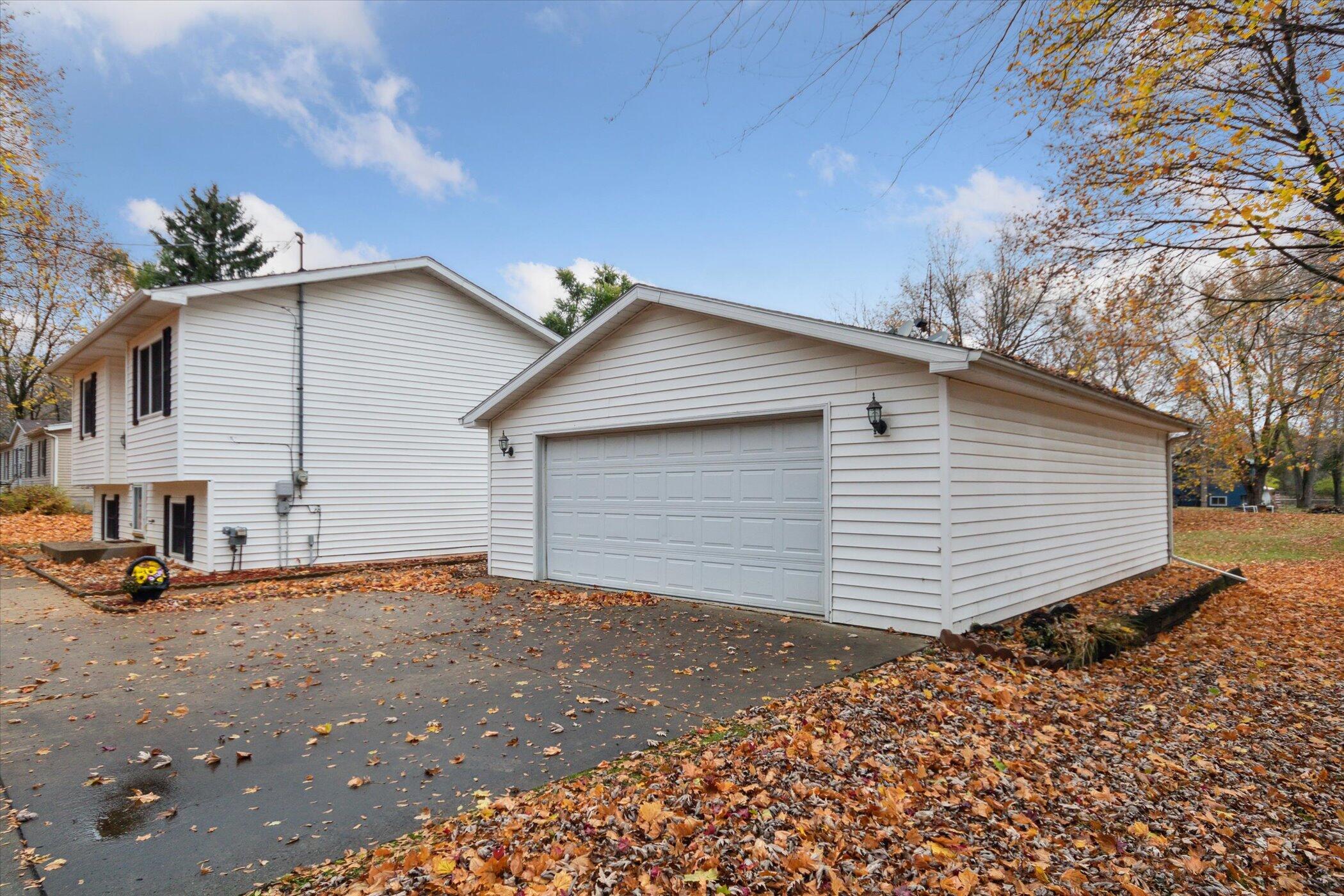 352 Valley Road Michigan Center, MI 49254 - Photo 5 of 42 05-352-Valley-Rd-WindowStill-40
