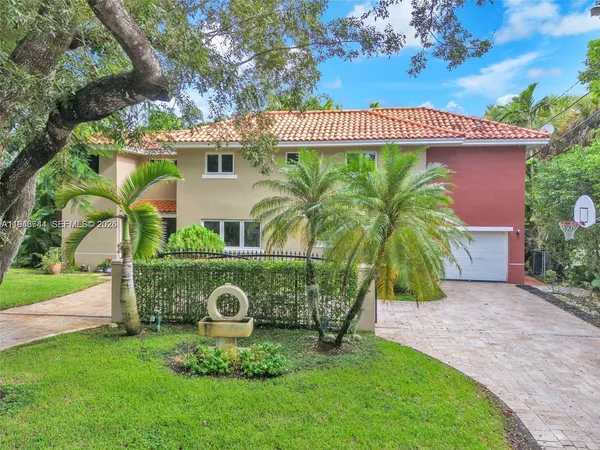 a view of a house with a yard