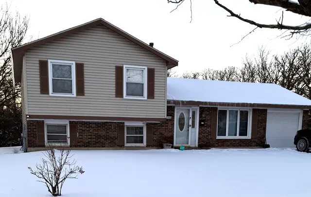 $215,000 | 1040 Blackhawk Drive, University Park, IL 60484