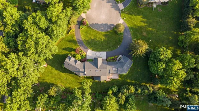 $2,450,000 | 27 Applewood Drive, Upper Saddle River, NJ 07458