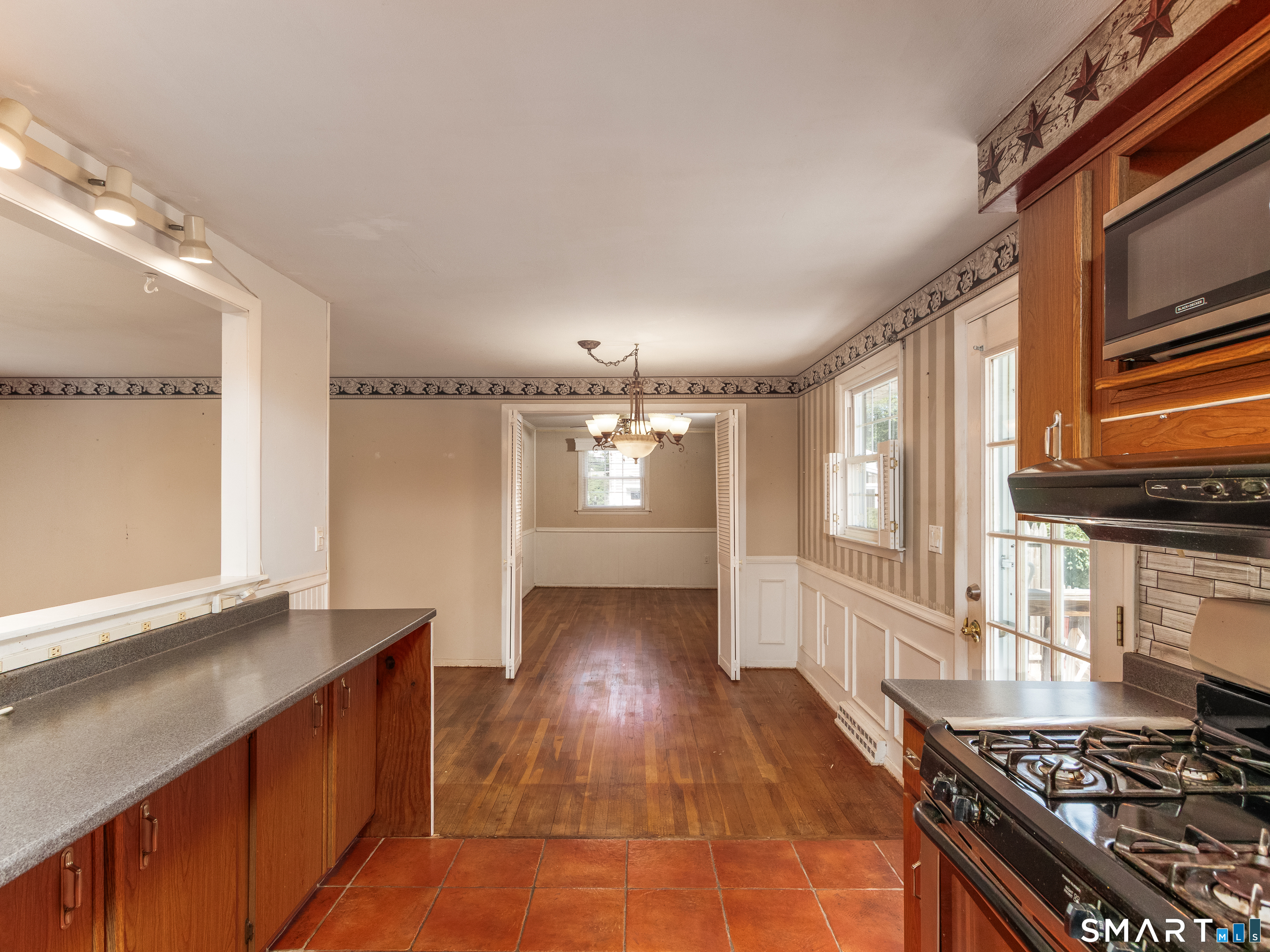 176 Clintonville Road North Haven, CT 06473 - Photo 15 of 38