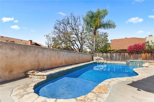 $955,000 | 11 Vía Becerra, Rancho Santa Margarita, CA 92688