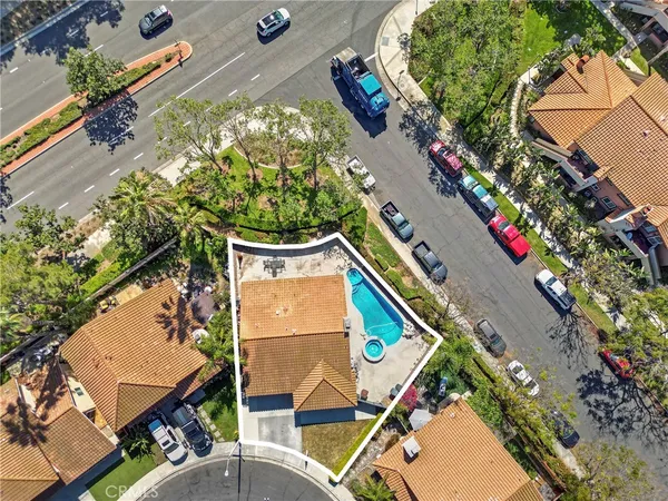 $955,000 | 11 Vía Becerra, Rancho Santa Margarita, CA 92688