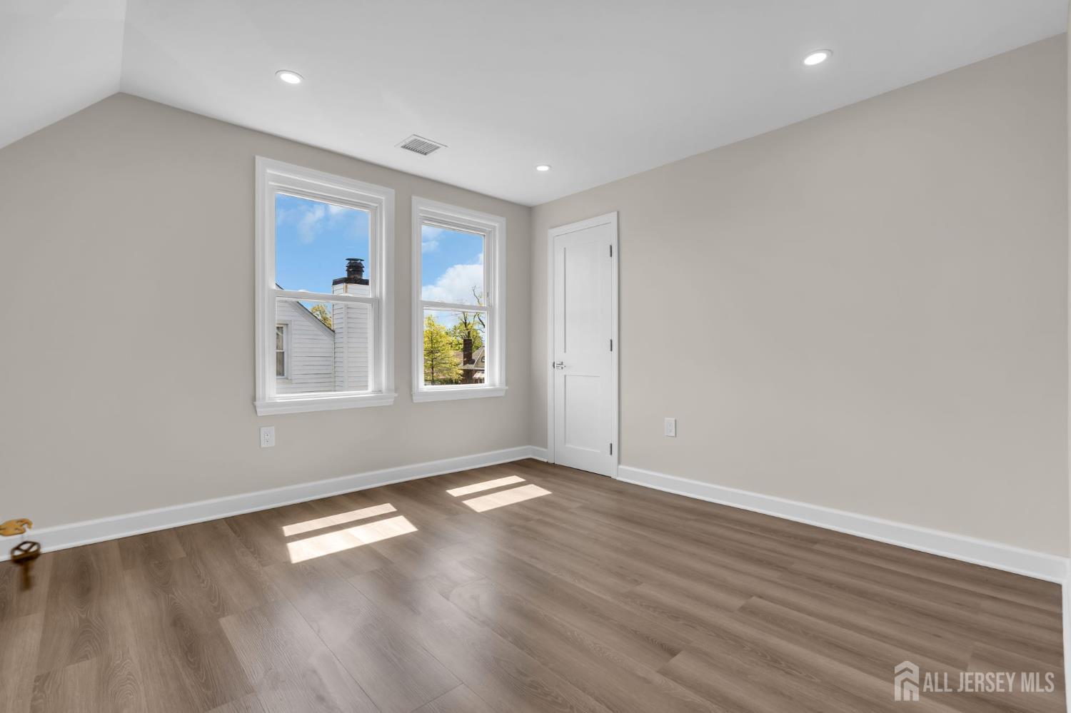 21 Market Street Edison, NJ 08817 - Photo 20 of 45