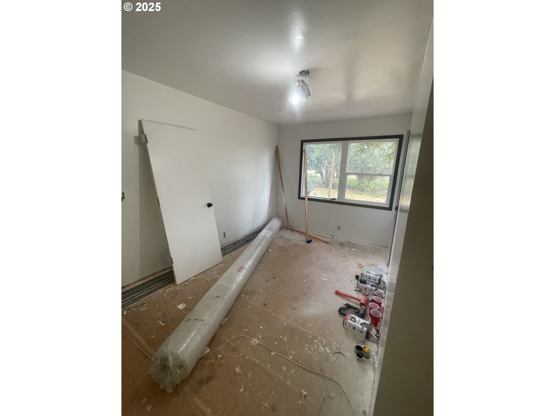 62886 Highway 74 Ione, OR 97843 - Photo 10 of 15 a view of a livingroom with a fireplace