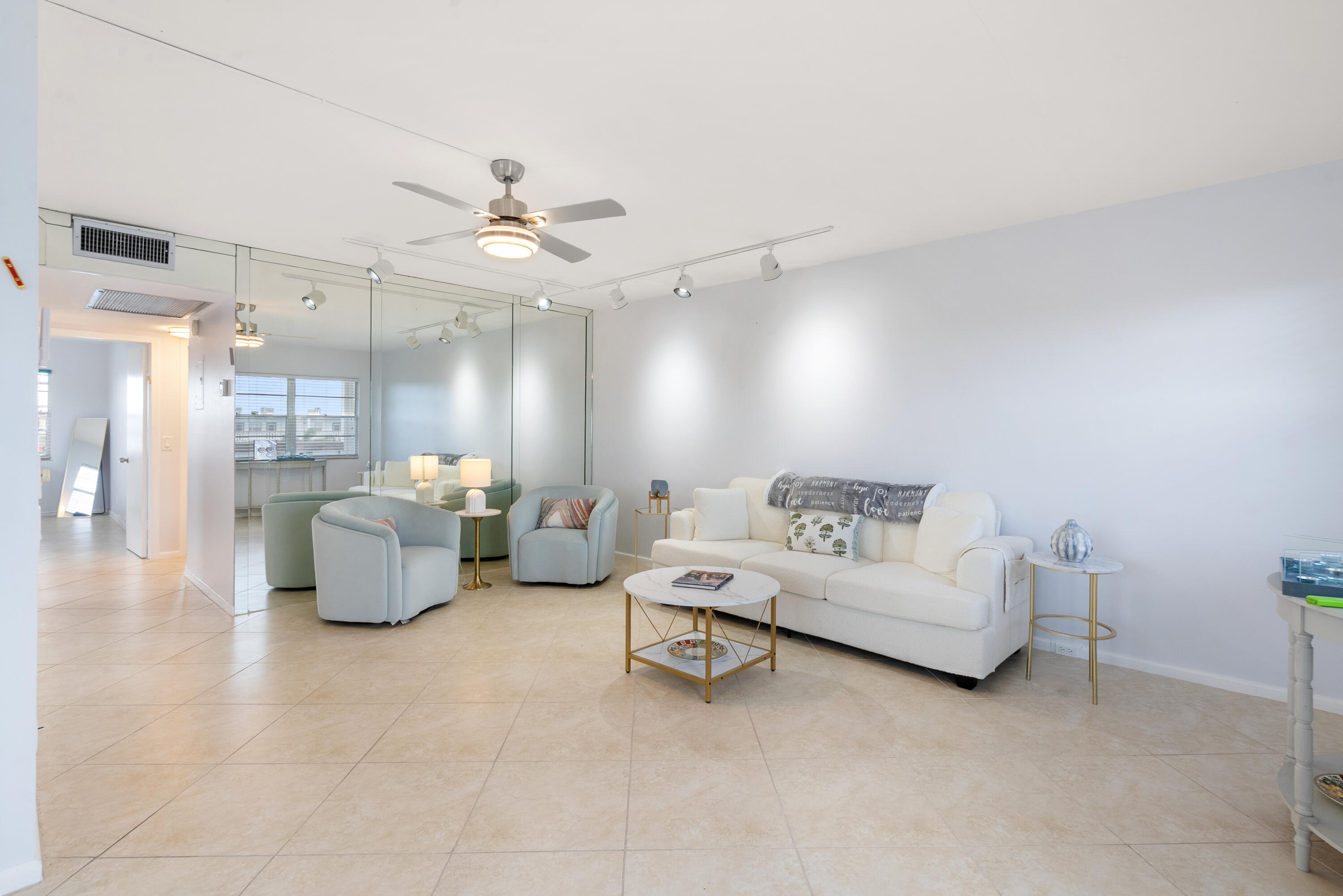 4060 Cornwall C Boca Raton, FL 33434 - Photo 5 of 25 DSC03262