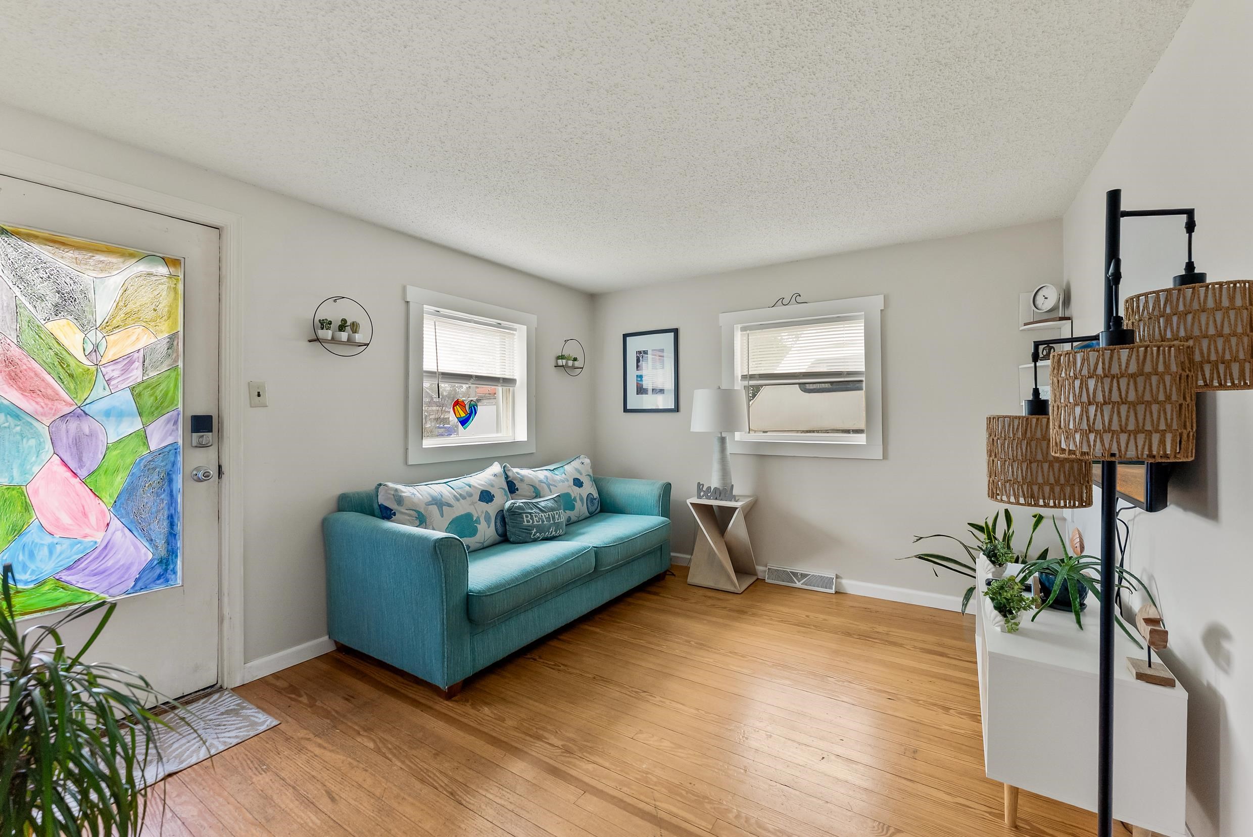 213 Langs Avenue Villas, NJ 08251 - Photo 7 of 20 a living room with furniture and a potted plant
