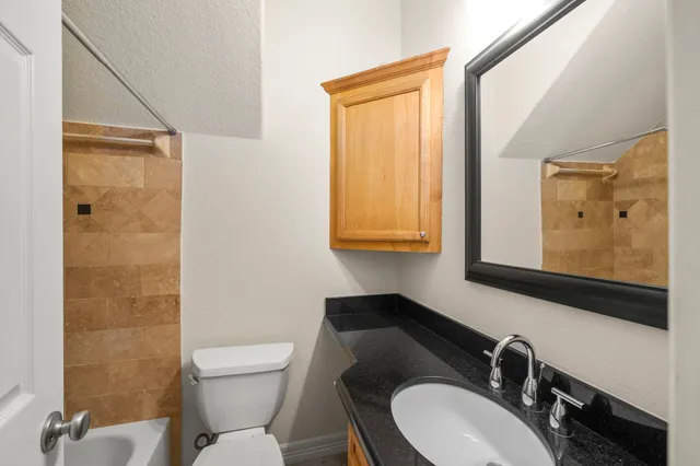 $2,800 | 5329 Egbert Street, Unit C, Houston, TX 77007