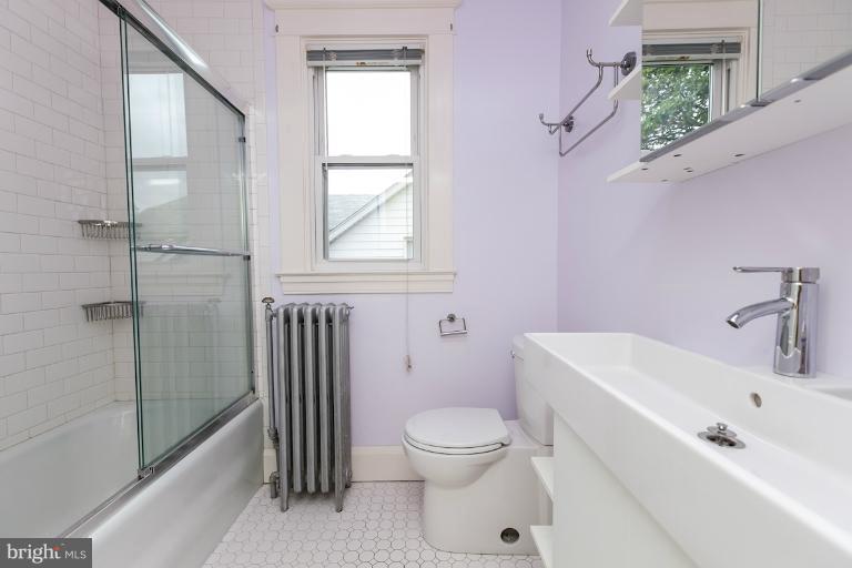 4411 Harcourt Road Baltimore, MD 21214 - Photo 15 of 30 Bath