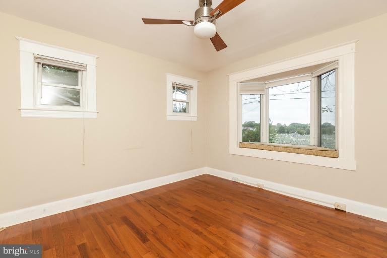 4411 Harcourt Road Baltimore, MD 21214 - Photo 21 of 30 Family Room