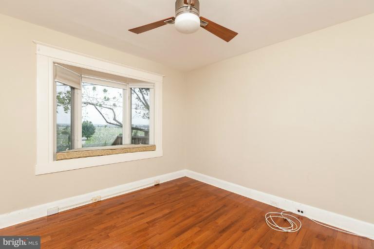 4411 Harcourt Road Baltimore, MD 21214 - Photo 5 of 30 Family Room