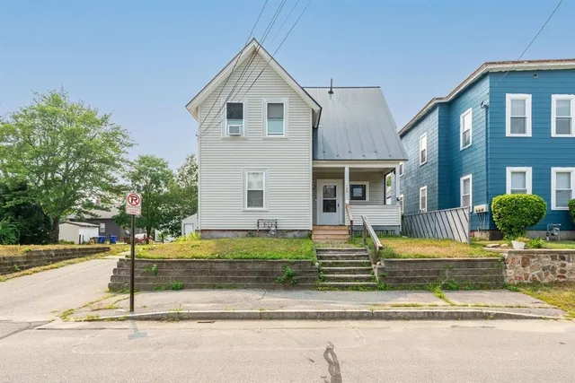 $2,100 | 106 Bismark Street, Manchester, NH 03102