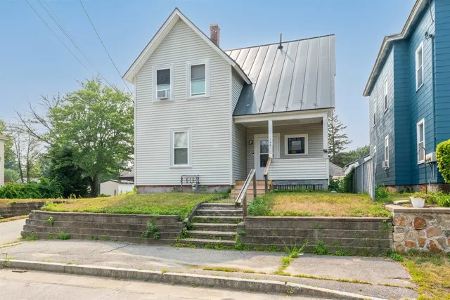 $2,100 | 106 Bismark Street, Manchester, NH 03102