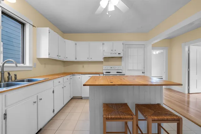 $2,100 | 106 Bismark Street, Manchester, NH 03102