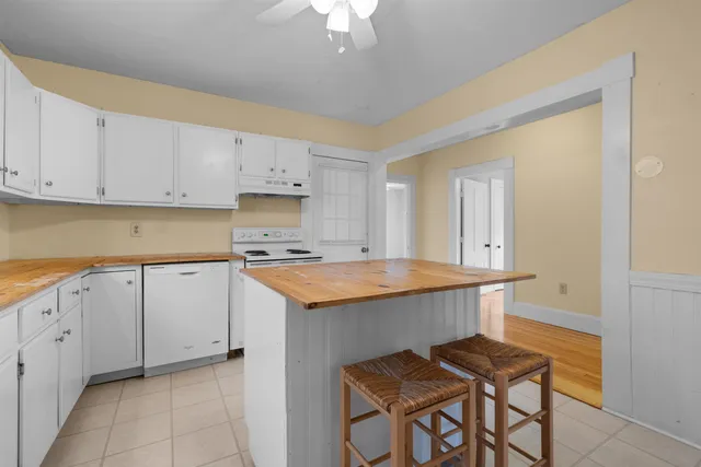 $2,100 | 106 Bismark Street, Manchester, NH 03102