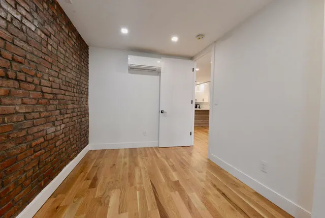 $5,500,000 | 520 9th Avenue | Hudson Yards