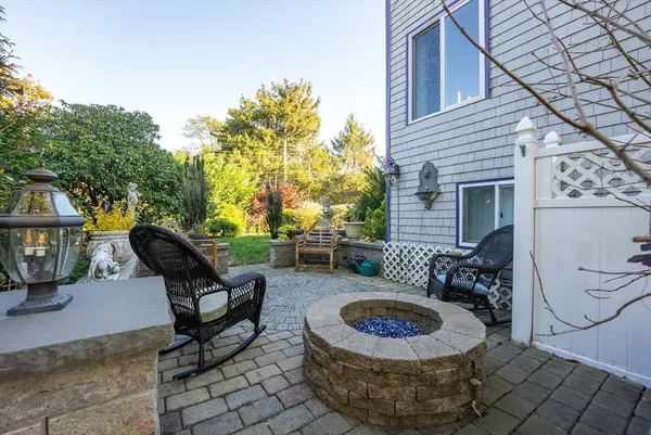 $1,075,000 | 92 Lookout Point Road, Plymouth, MA 02360