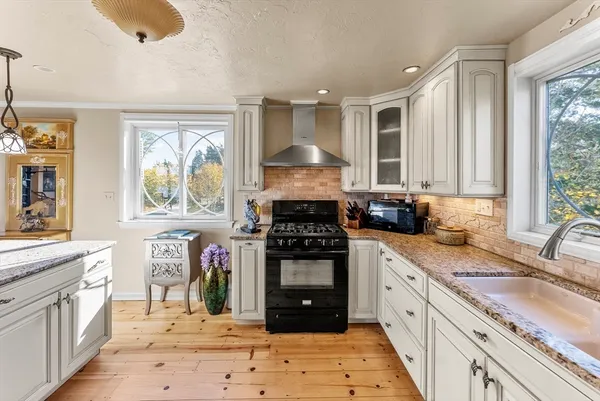 $1,075,000 | 92 Lookout Point Road, Plymouth, MA 02360