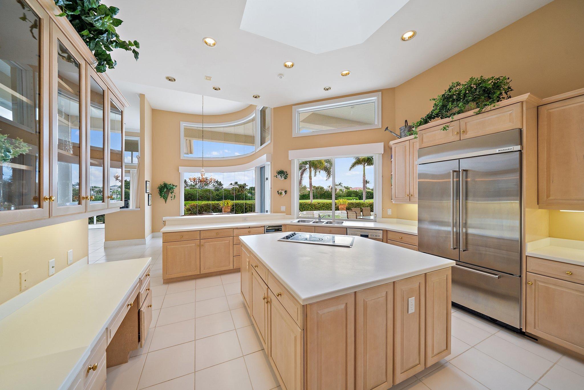 3388 Barrow Island Road Jupiter, FL 33477 - Photo 20 of 59 Entry to kitchen