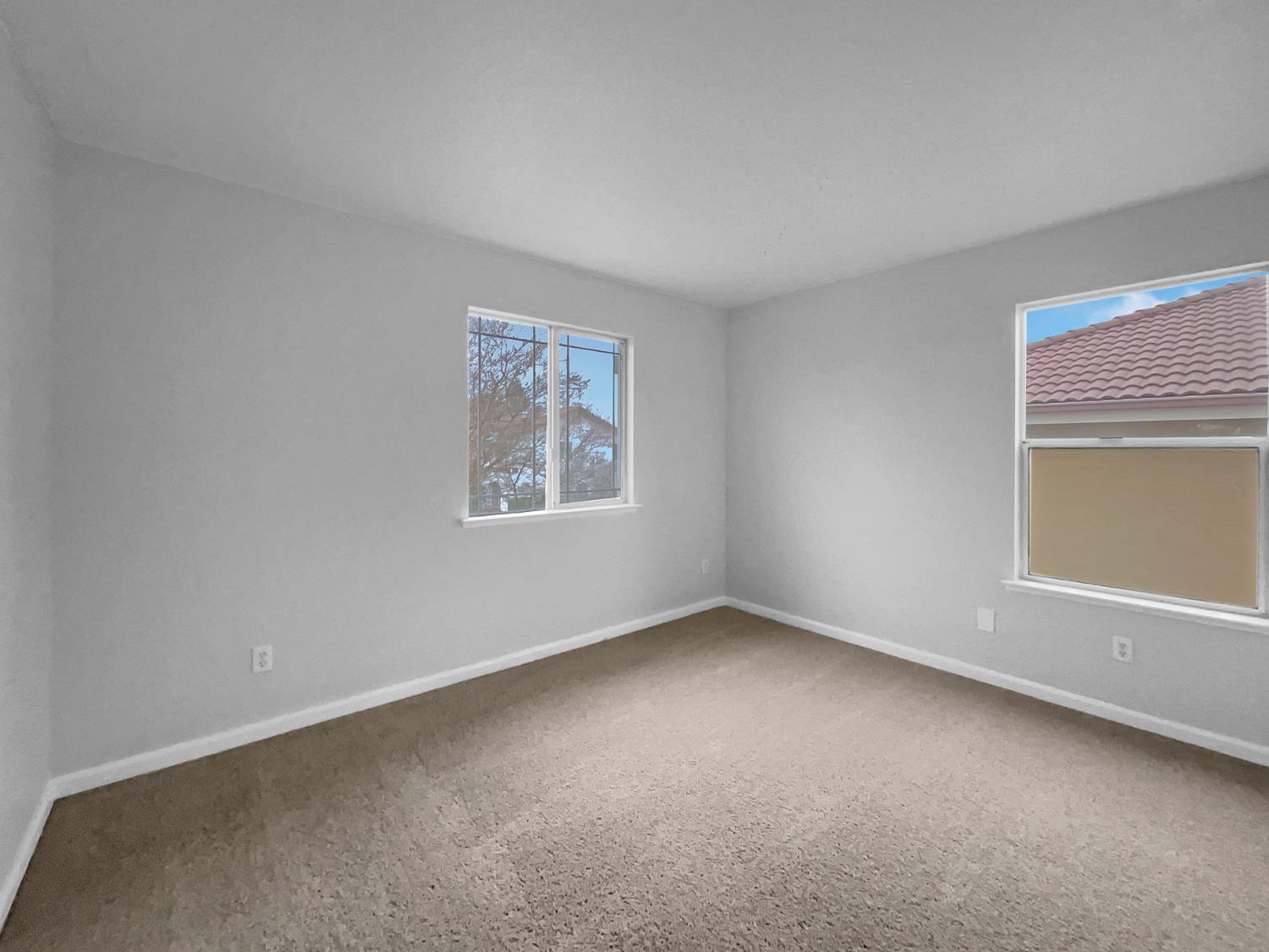 6130 Preston Circle Rocklin, CA 95765 - Photo 20 of 24 an empty room with a window
