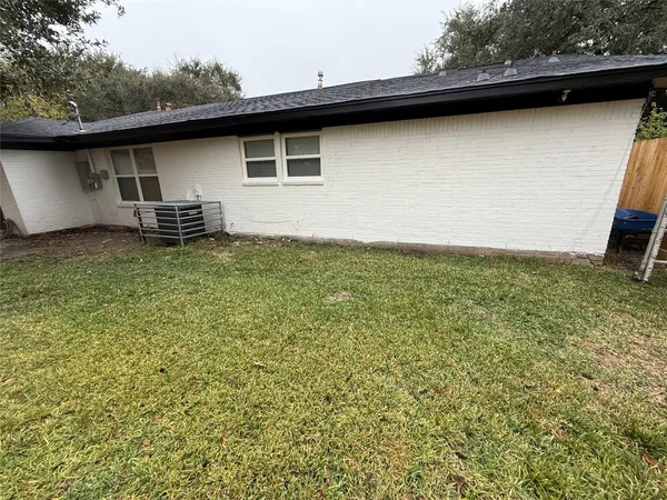 $1,900 | 4747 Clover Street, Houston, TX 77033