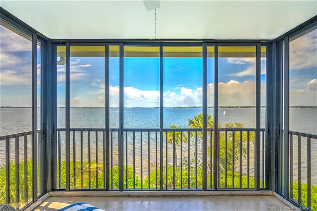 20 Northeast Plantation Road, Unit 307 Stuart, FL 34996 - Photo 25 of 52 a view of a large room with a balcony