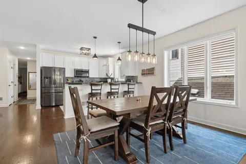 $450,000 | 5617 West Lawrence Avenue, Unit 1, Chicago, IL 60630
