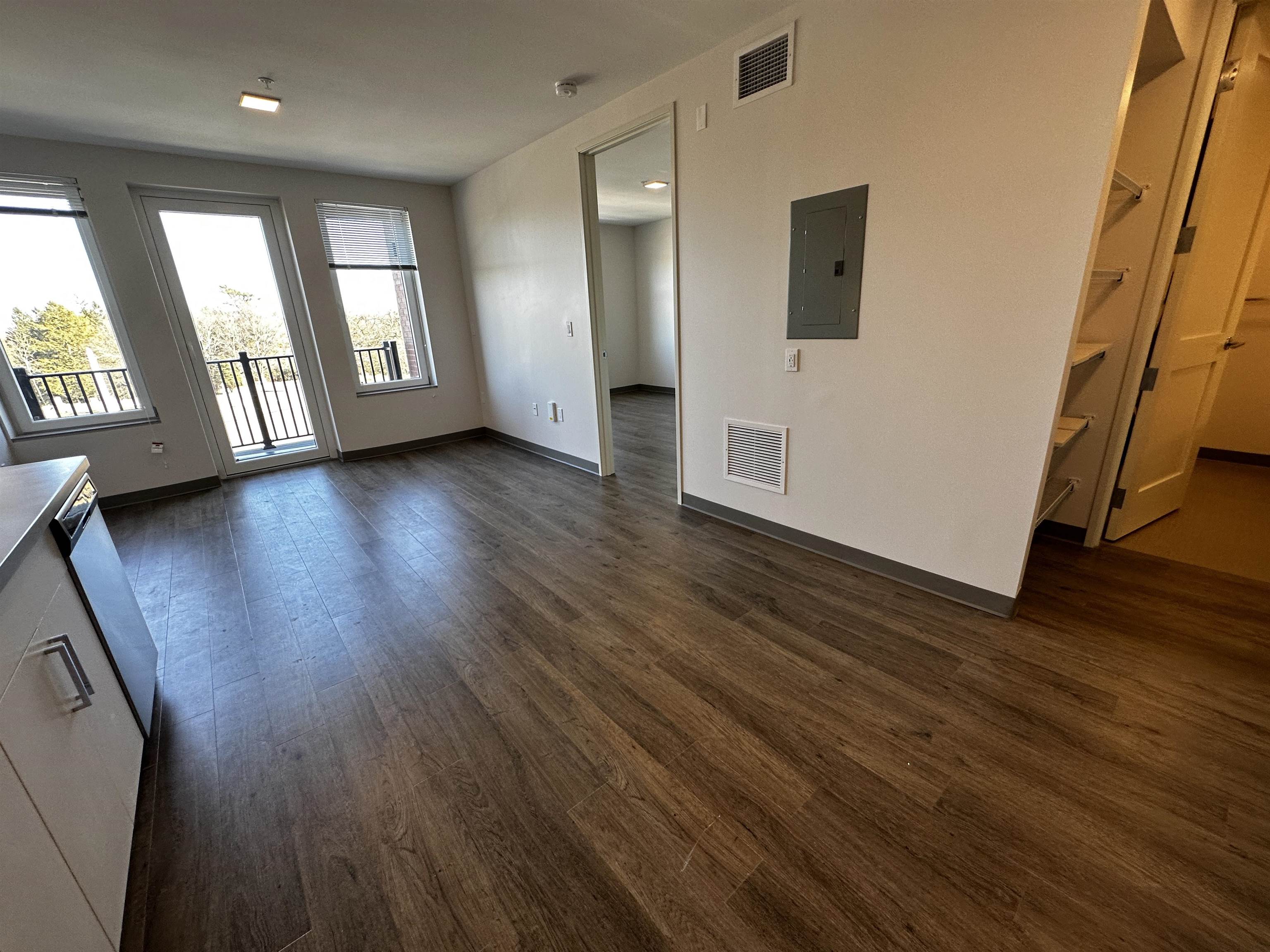 409 Elm Street, Unit 617 Manchester, NH 03101 - Photo 4 of 40