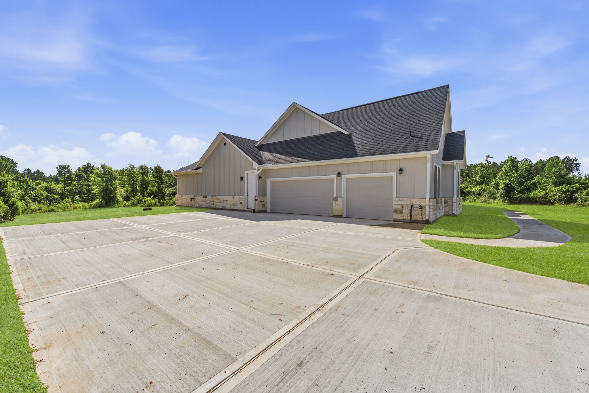 16140 Frst Ml Road Willis, TX 77378 - Photo 4 of 48 3-Car Garage oversized for a gym