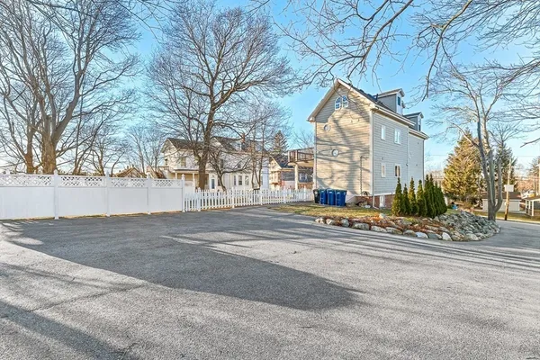 $2,900 | 11 Symonds Street, Unit 2, Salem, MA 01970