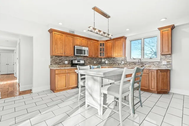 $2,900 | 11 Symonds Street, Unit 2, Salem, MA 01970