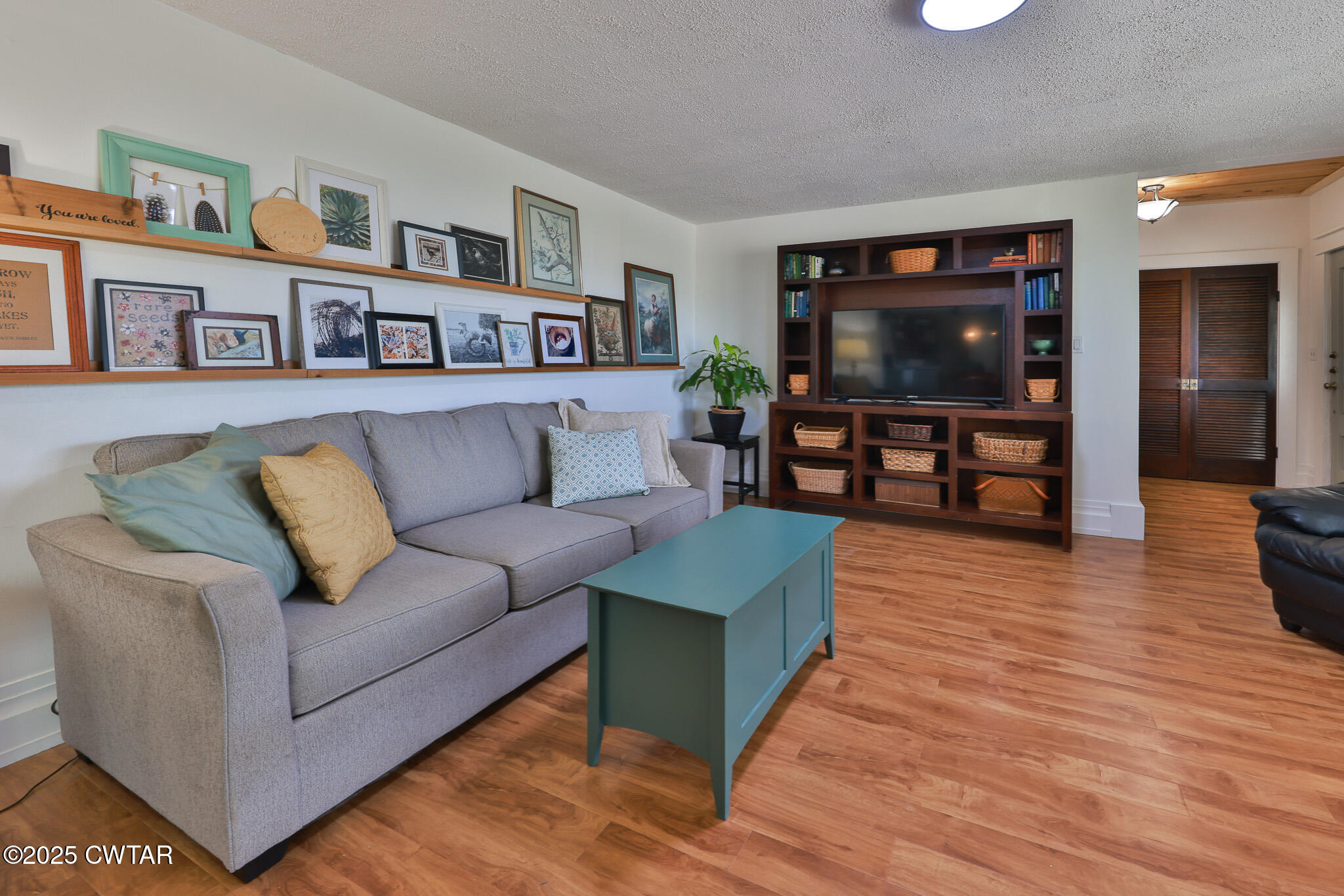 1461 Bynum Road Dresden, TN 38225 - Photo 21 of 60 a living room with furniture and a flat screen tv