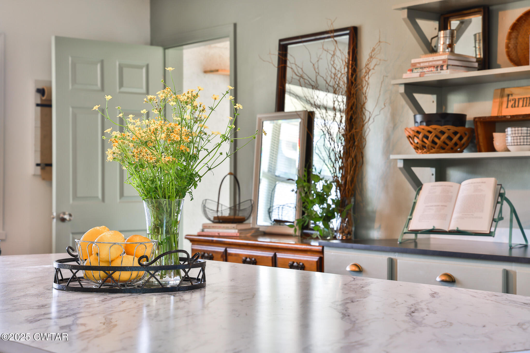 1461 Bynum Road Dresden, TN 38225 - Photo 27 of 60 a living room with furniture and a potted plant