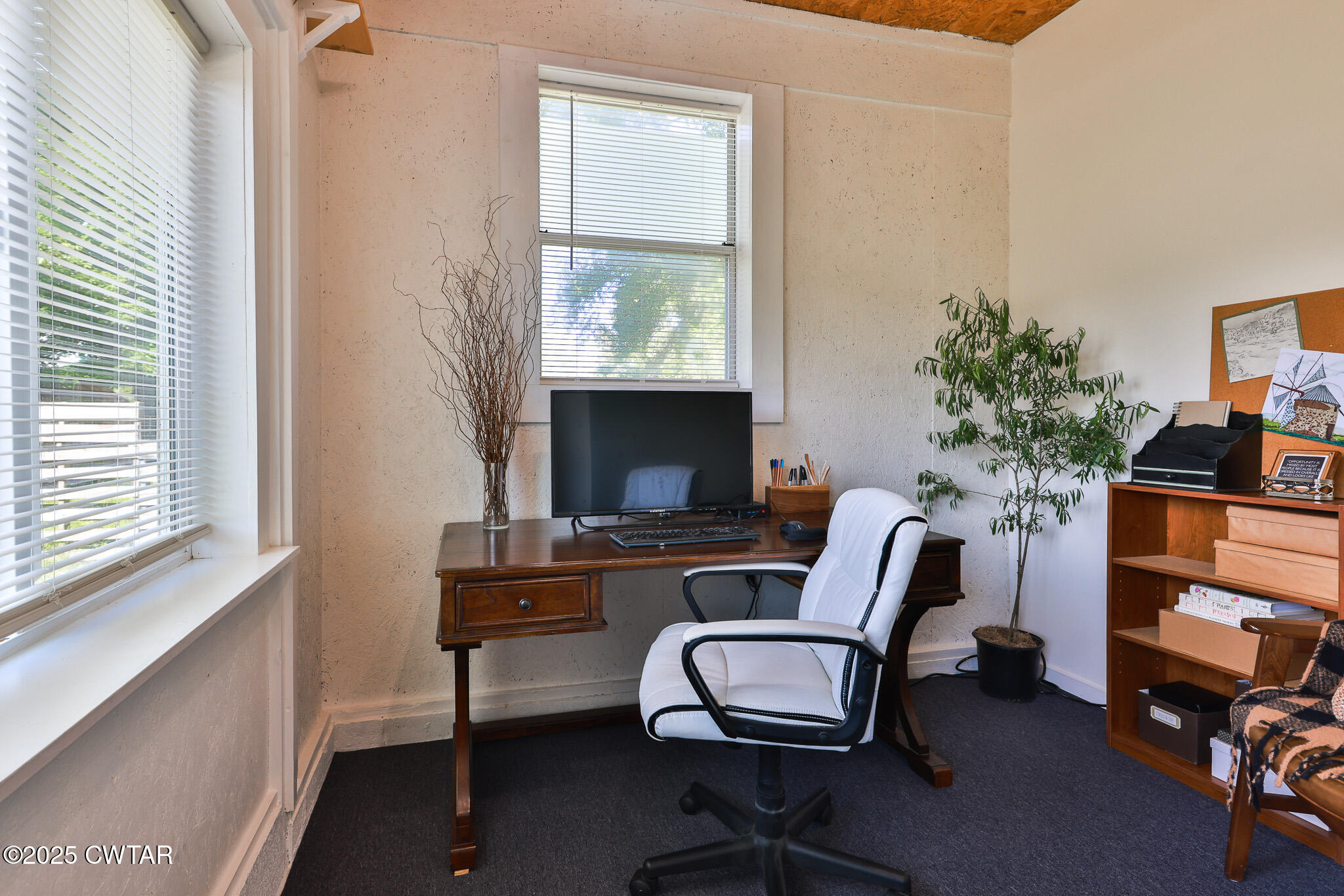 1461 Bynum Road Dresden, TN 38225 - Photo 28 of 60 a living room with furniture a window and a fireplace