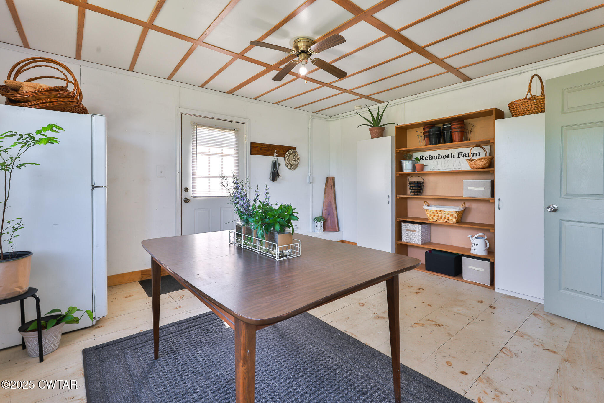 1461 Bynum Road Dresden, TN 38225 - Photo 46 of 60 a workspace with furniture and window