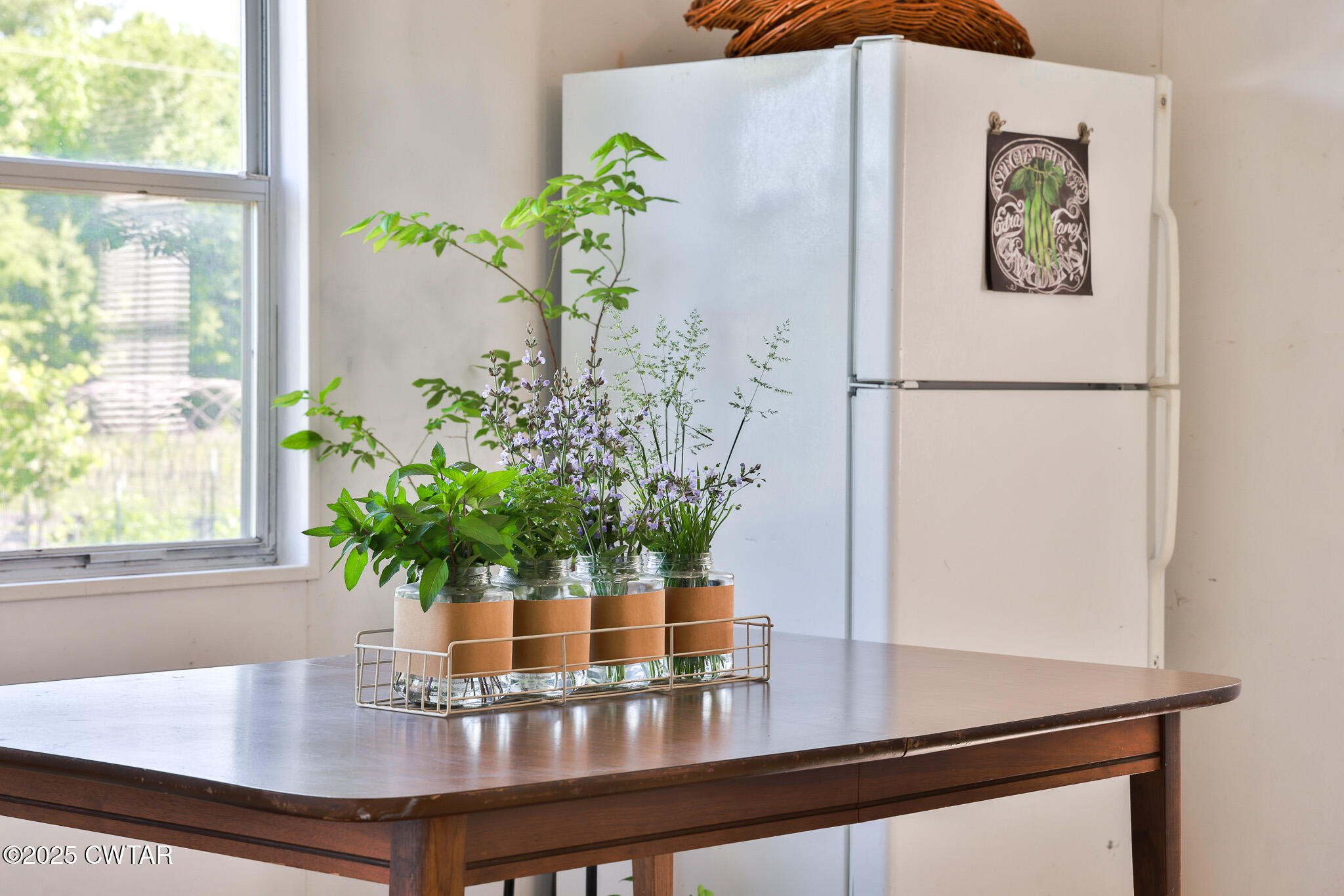 1461 Bynum Road Dresden, TN 38225 - Photo 47 of 60 a vase of flowers sitting on a table