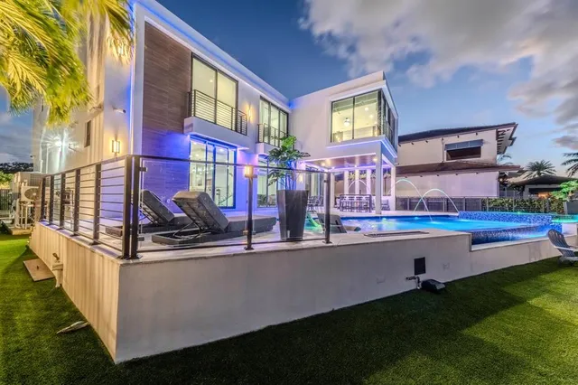 $5,400,000 | 2581 Northeast 50th Street, Lighthouse Point, FL 33064