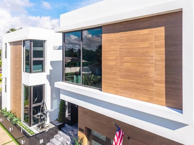 $5,400,000 | 2581 Northeast 50th Street, Lighthouse Point, FL 33064
